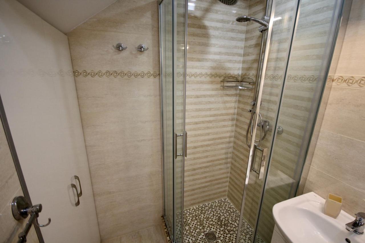 Romantic Lux Vivaldi Suite Svobode Avenue 39 Lviv Exterior photo